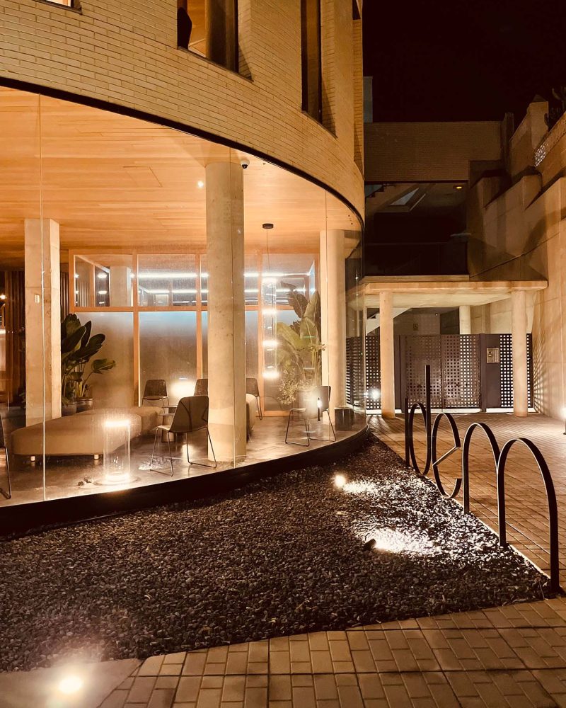 fachada-nocturna-idem-alicante