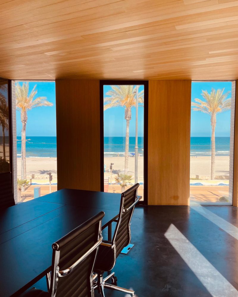 vistas-a-la-playa-desde-ofcina